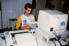 Participação Brasil na Abilympic de 1985 em Bogotá, Colombia. Outubro de 1985. Esta imagem é uma reprodução dos slides da caixa identificada como "Abilympic Colombia". Acervo Romeu Sassaki.