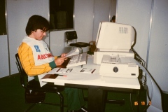 Participação Brasil na Abilympic de 1985 em Bogotá, Colombia. Outubro de 1985. Esta imagem é uma reprodução dos slides da caixa identificada como "Abilympic Colombia". Acervo Romeu Sassaki.