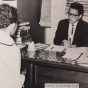 Romeu Sassaki entrevistando uma pessoa com deficiência no Instituto de Reabilitação da USP, em 1964. Acervo pessoal.